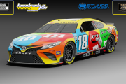 #18 - Kyle Busch - M&M's - (KAN2)